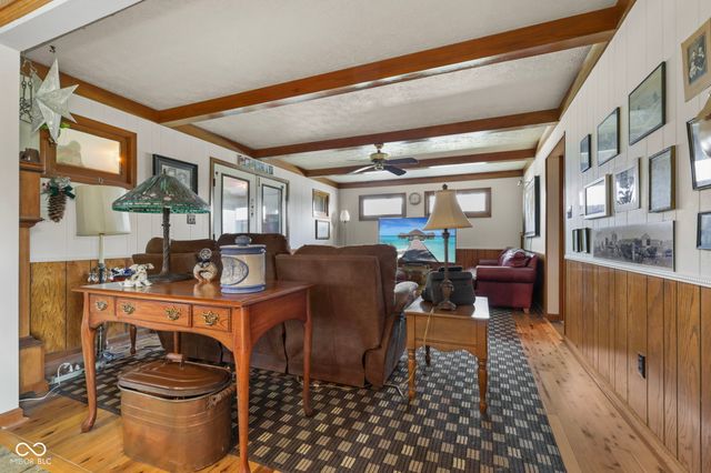 2496 S Sunrise Drive, New Palestine, IN 46163