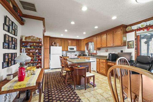 2496 S Sunrise Drive, New Palestine, IN 46163