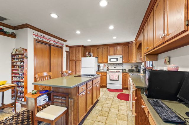 2496 S Sunrise Drive, New Palestine, IN 46163