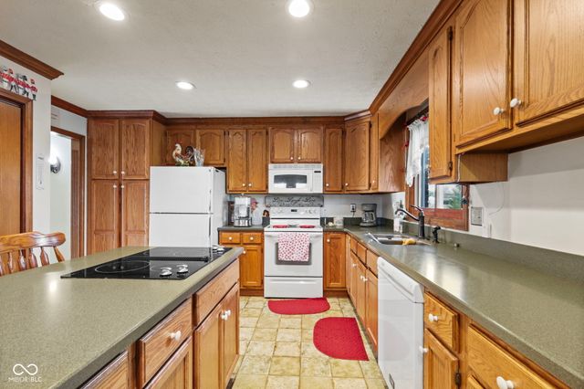 2496 S Sunrise Drive, New Palestine, IN 46163