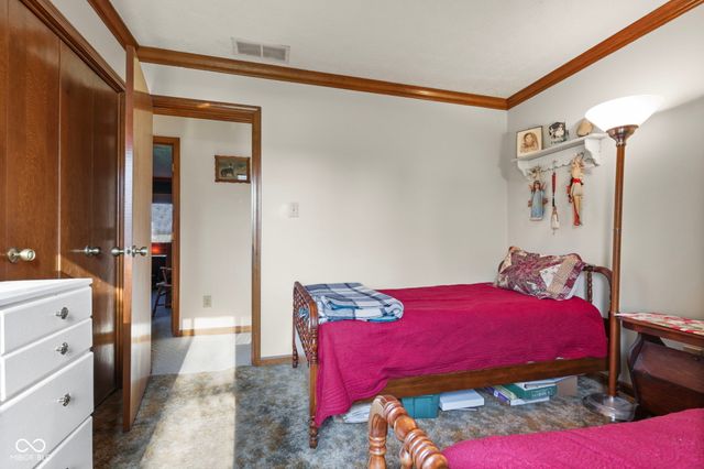 2496 S Sunrise Drive, New Palestine, IN 46163