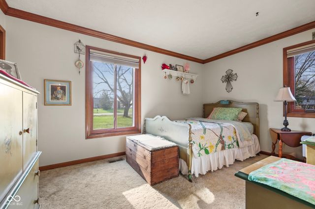 2496 S Sunrise Drive, New Palestine, IN 46163