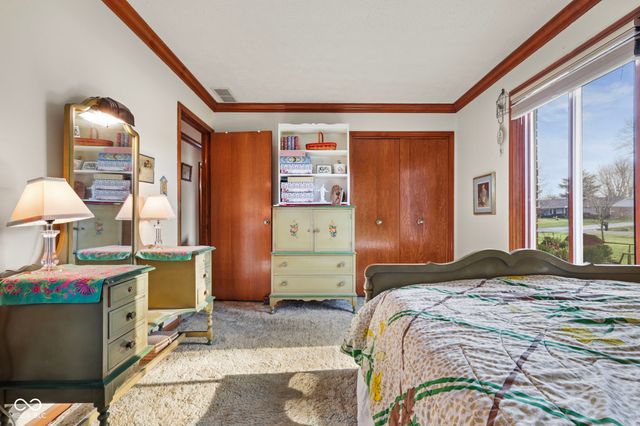 2496 S Sunrise Drive, New Palestine, IN 46163