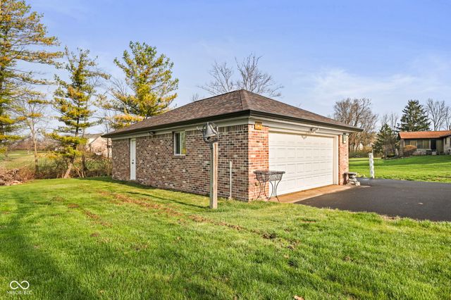 2496 S Sunrise Drive, New Palestine, IN 46163