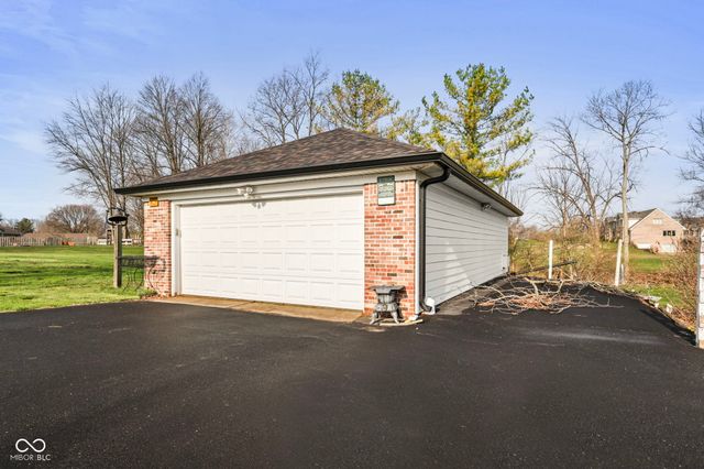 2496 S Sunrise Drive, New Palestine, IN 46163