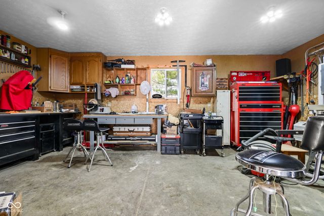 2496 S Sunrise Drive, New Palestine, IN 46163