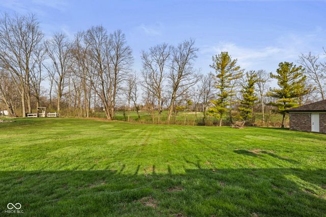 2496 S Sunrise Drive, New Palestine, IN 46163