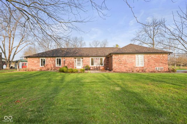 2496 S Sunrise Drive, New Palestine, IN 46163