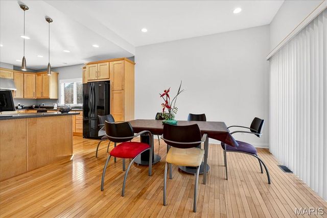 21 Old Belle Monte Road, Chesterfield, MO 63017