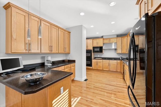 21 Old Belle Monte Road, Chesterfield, MO 63017