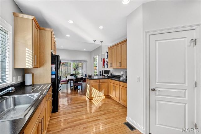 21 Old Belle Monte Road, Chesterfield, MO 63017