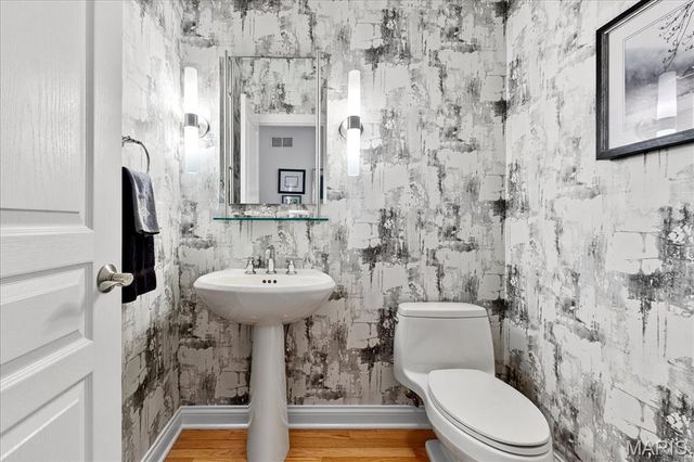 21 Old Belle Monte Road, Chesterfield, MO 63017