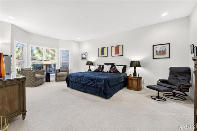 21 Old Belle Monte Road, Chesterfield, MO 63017