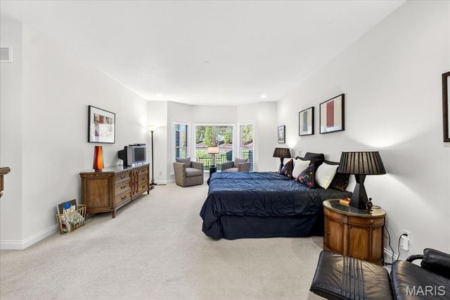 21 Old Belle Monte Road, Chesterfield, MO 63017