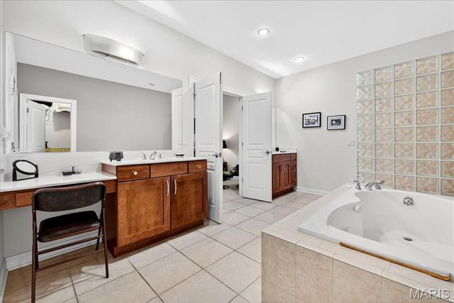 21 Old Belle Monte Road, Chesterfield, MO 63017