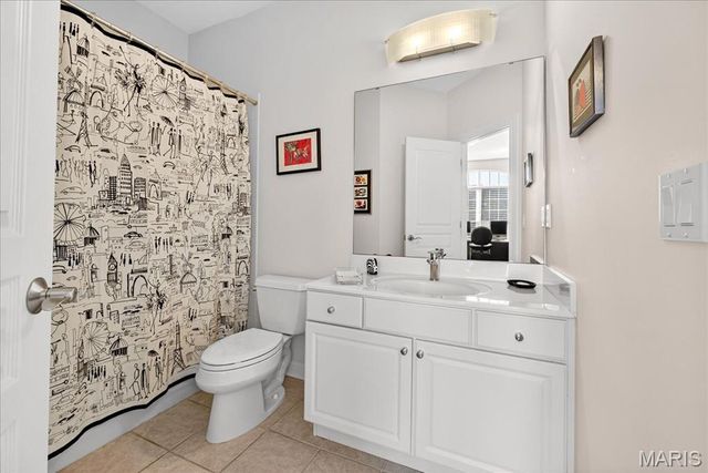 21 Old Belle Monte Road, Chesterfield, MO 63017