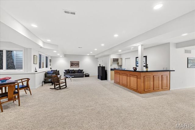 21 Old Belle Monte Road, Chesterfield, MO 63017