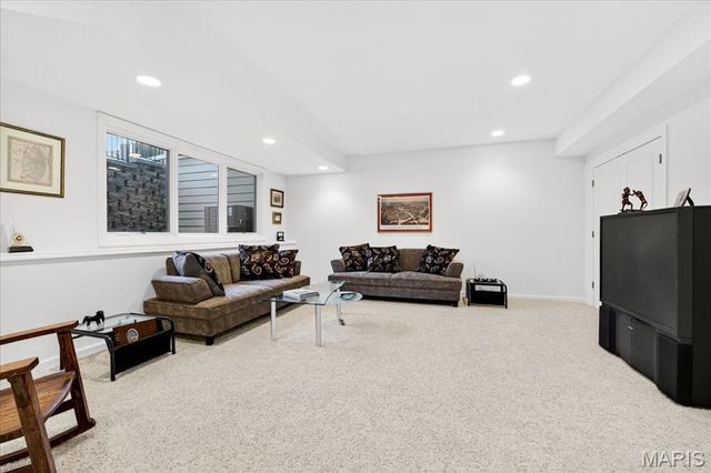 21 Old Belle Monte Road, Chesterfield, MO 63017