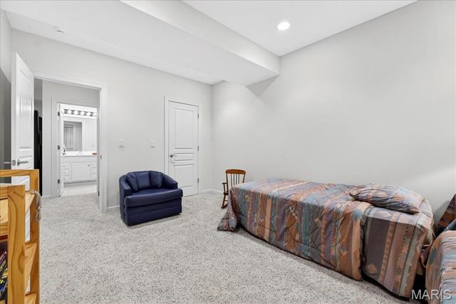 21 Old Belle Monte Road, Chesterfield, MO 63017