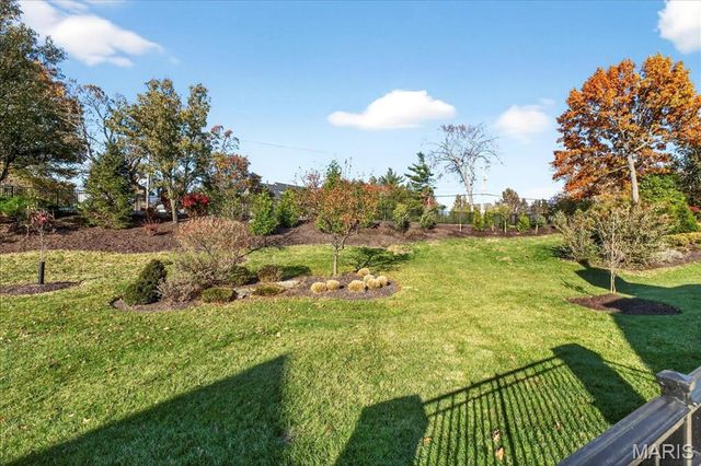 21 Old Belle Monte Road, Chesterfield, MO 63017