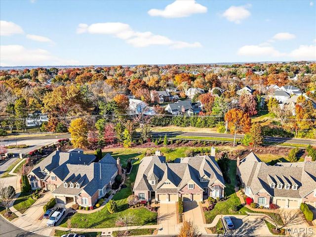 21 Old Belle Monte Road, Chesterfield, MO 63017