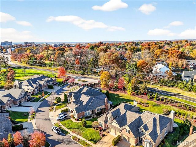 21 Old Belle Monte Road, Chesterfield, MO 63017