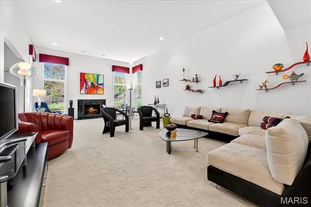 21 Old Belle Monte Road, Chesterfield, MO 63017