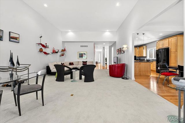 21 Old Belle Monte Road, Chesterfield, MO 63017