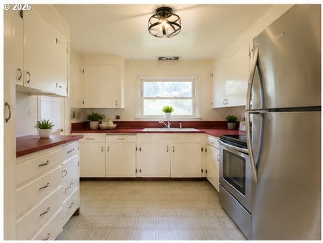 1708 Ne 67TH Ave, Portland, OR 97213