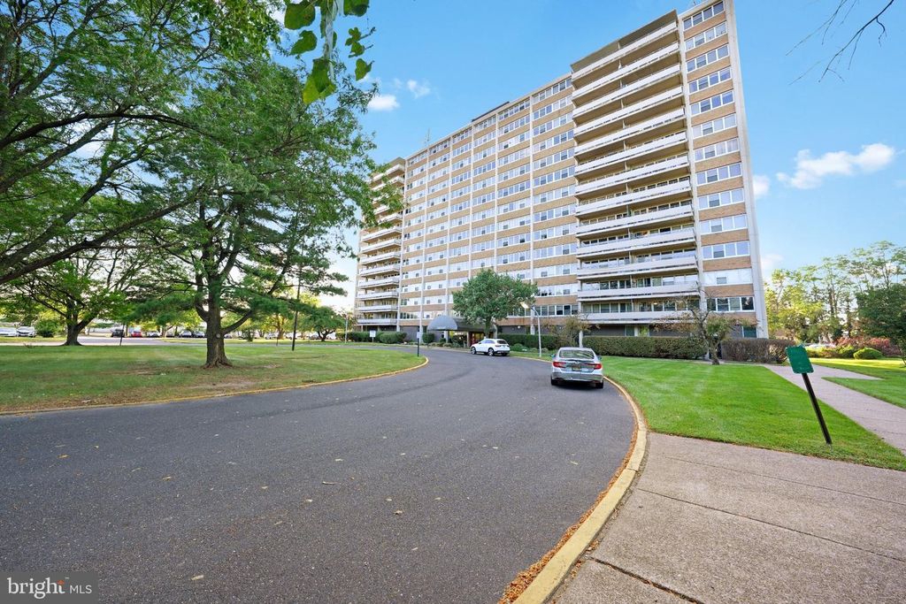 904 BARCLAY TOWERS, CHERRY HILL, NJ 08034 — photo 2