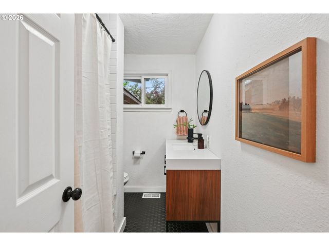 13243 Ne SACRAMENTO Dr, Portland, OR 97230