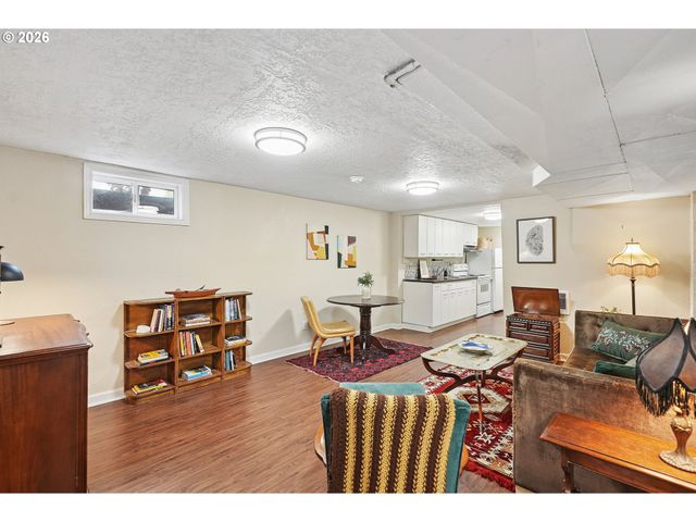 13243 Ne SACRAMENTO Dr, Portland, OR 97230