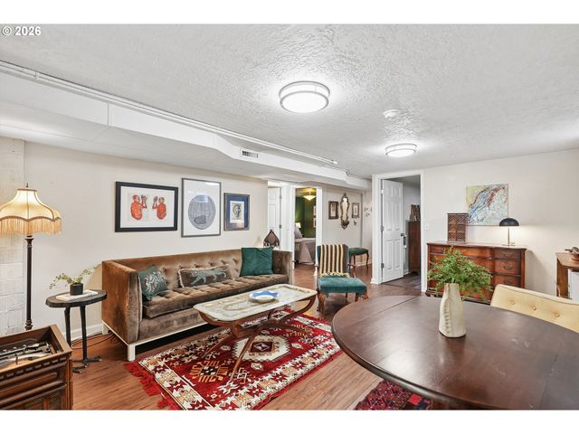 13243 Ne SACRAMENTO Dr, Portland, OR 97230