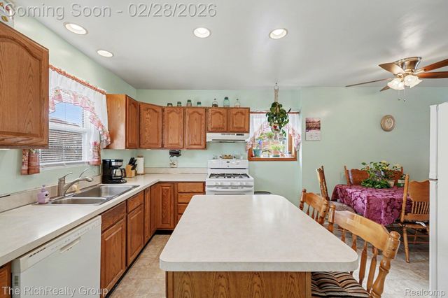 6062 Fenton Street, Dearborn Heights, MI 48127