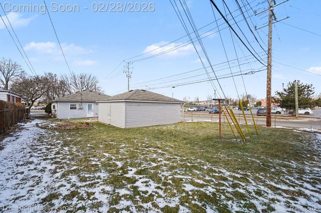 6062 Fenton Street, Dearborn Heights, MI 48127