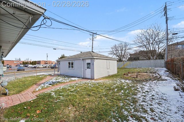 6062 Fenton Street, Dearborn Heights, MI 48127