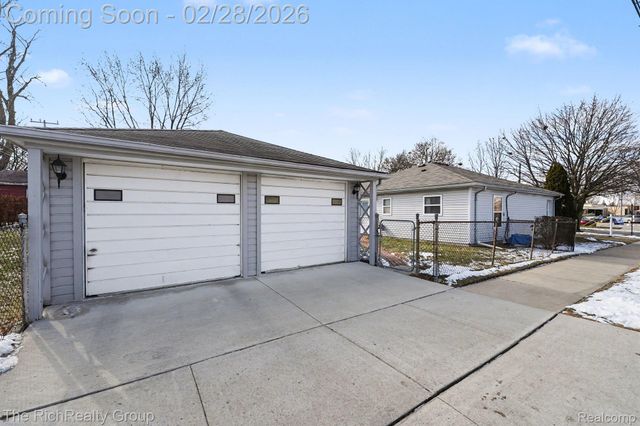 6062 Fenton Street, Dearborn Heights, MI 48127