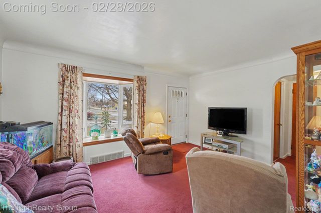 6062 Fenton Street, Dearborn Heights, MI 48127