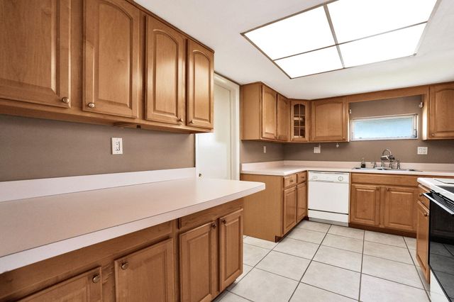 2700 NW 4TH Avenue, Pompano Beach, FL 33064