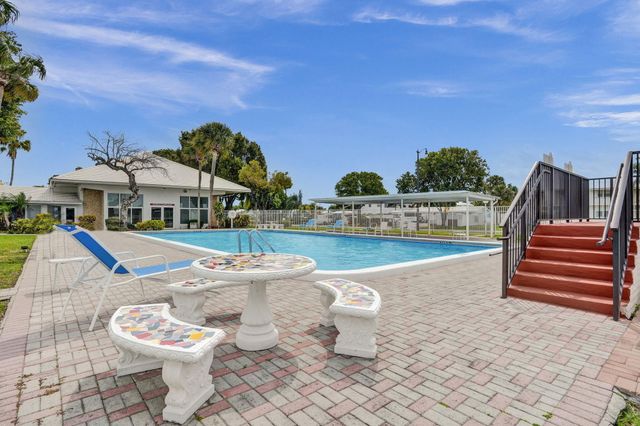 2700 NW 4TH Avenue, Pompano Beach, FL 33064