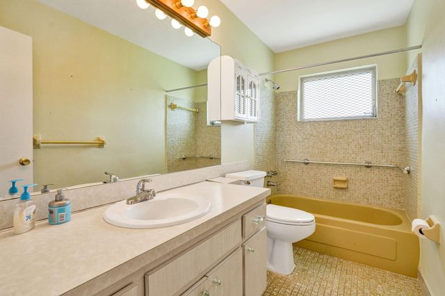 2700 NW 4TH Avenue, Pompano Beach, FL 33064