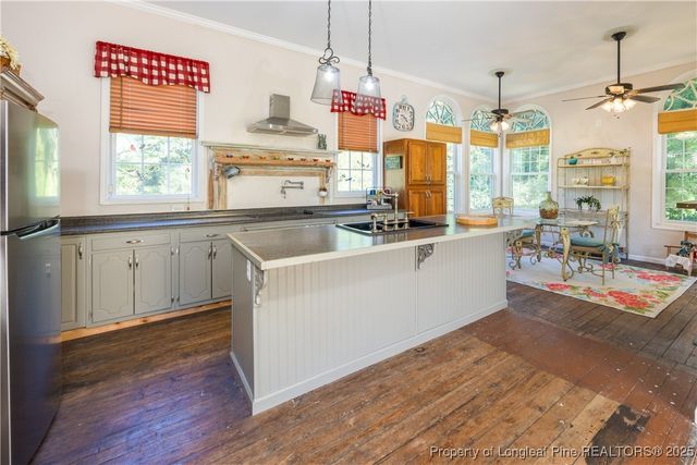 1560 Register Sutton Road, Rose Hill, NC 28458