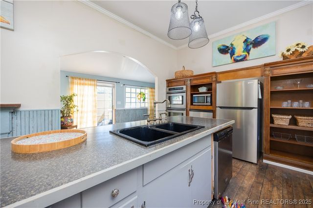 1560 Register Sutton Road, Rose Hill, NC 28458