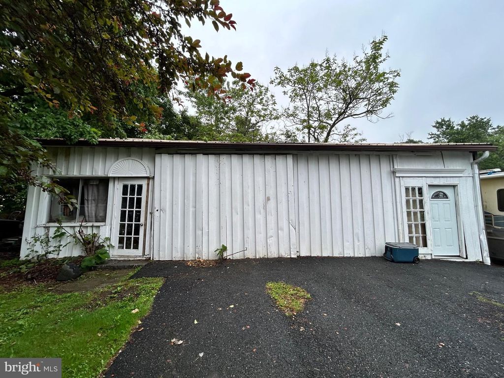 Image 8 of property listing at 225 JOHNSON RD, Conowingo, MD 21918