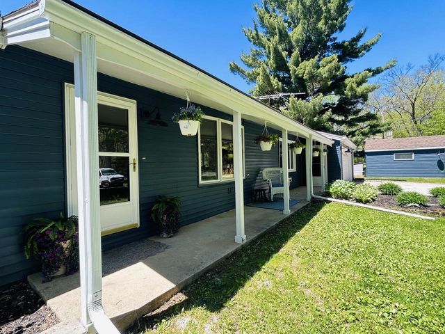 W377S3527 School Section Lake DRIVE, Dousman, WI 53118