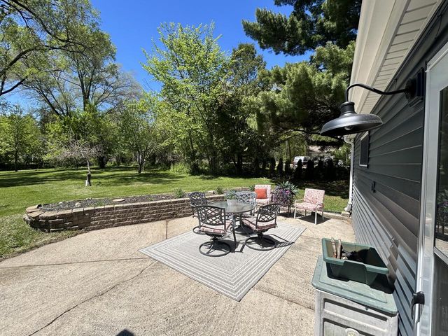 W377S3527 School Section Lake DRIVE, Dousman, WI 53118