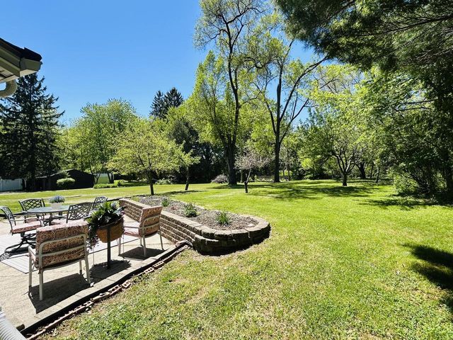 W377S3527 School Section Lake DRIVE, Dousman, WI 53118