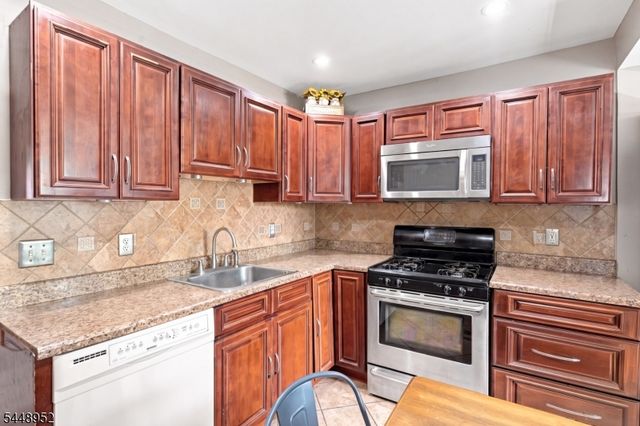 75 Clinton Pl, Hackensack City, NJ 07601