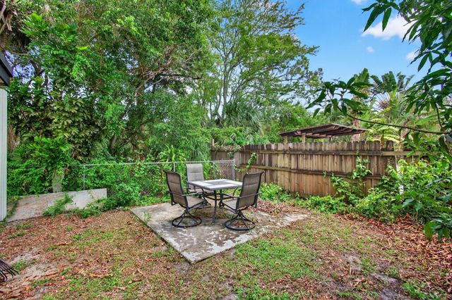 8300 Little Beth Drive E, Boynton Beach, FL 33472