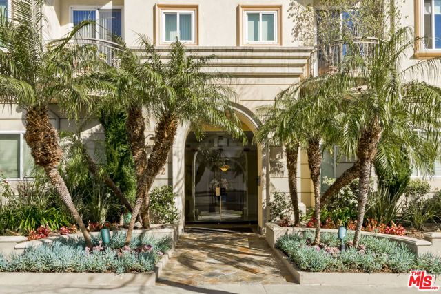 132 S MAPLE Drive PH4, Beverly Hills, CA 90212